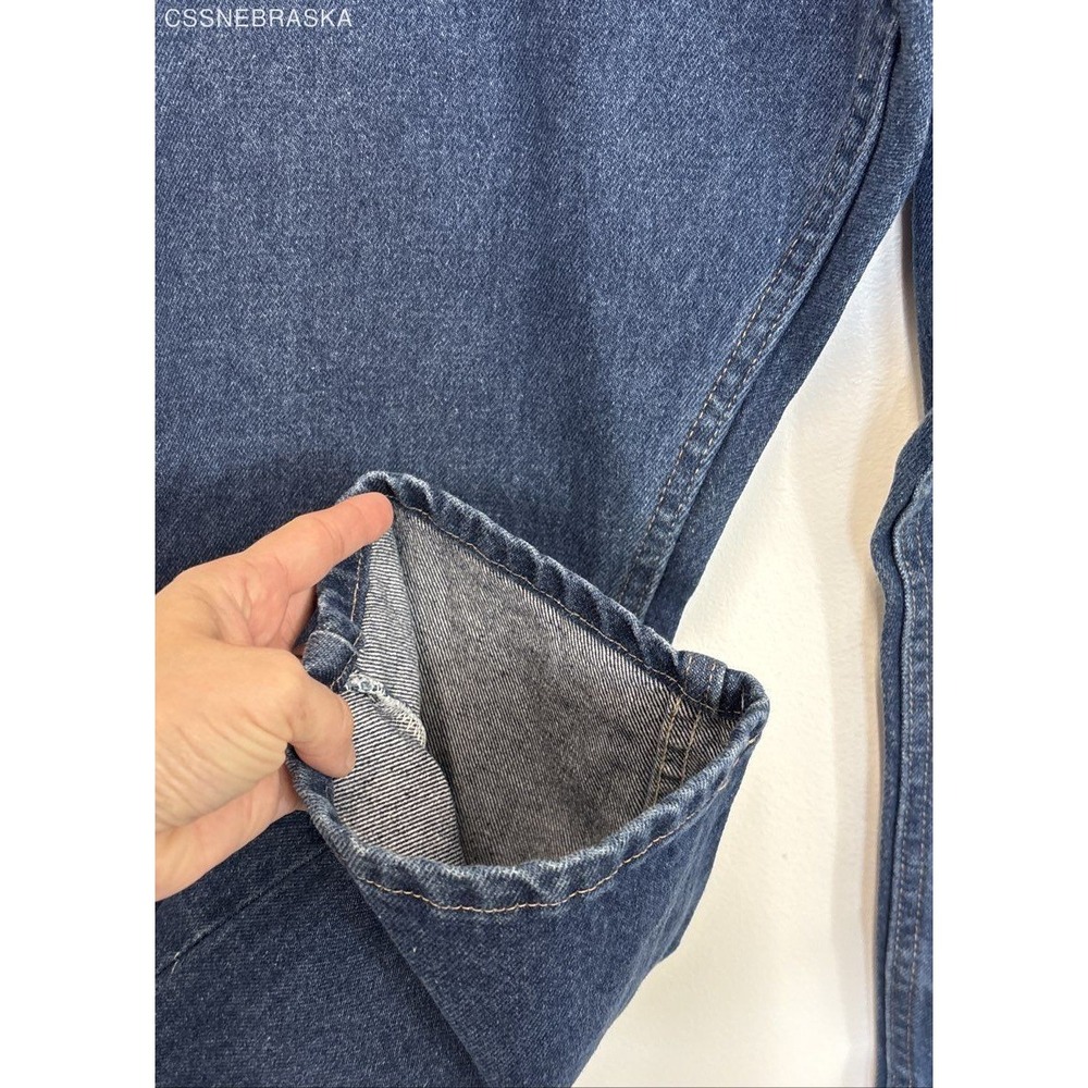 Wrangler Blue relaxed-fit denim jeans. - Size 40x32 - Picture 4 of 9